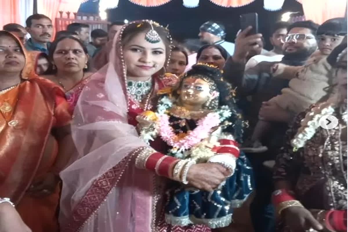 Pinky Sharma Krishna Marriage : बांके बिहारी मंदिर में पिंकी शर्मा से साथ हुई ऐसी घटना, भगवान कृष्ण से ही कर लिया विवाह