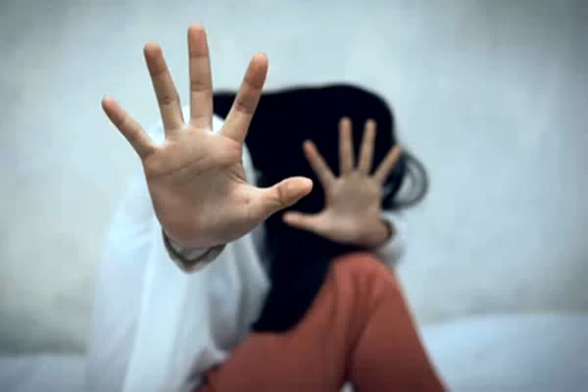 UP Crime News: शादी का झांसा देकर युवती से दुष्कर्म, आठ साल से मिटा रहा था हवस, पुलिस ने आरोपी को किया गिरफ्तार