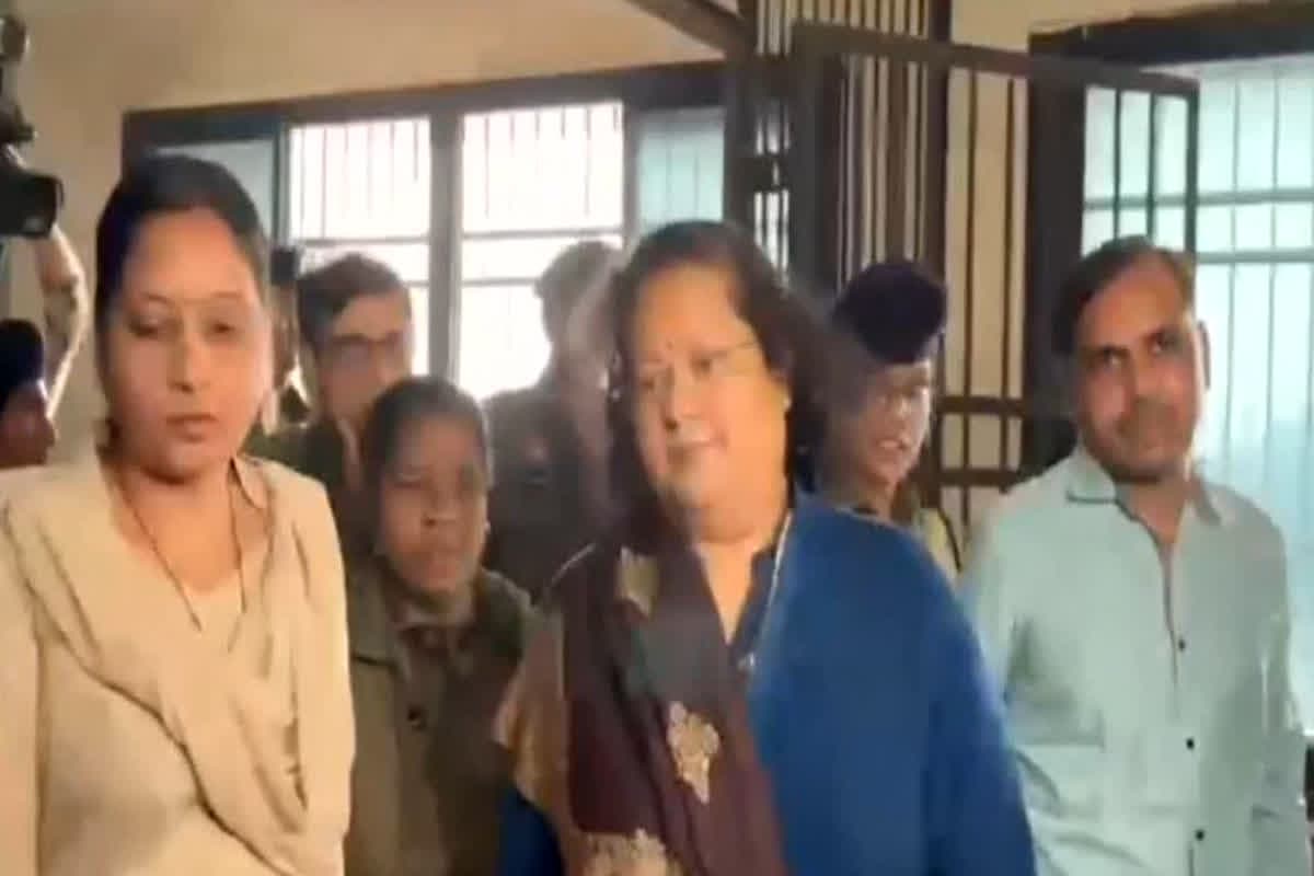 Raipur News: सौम्या चौरसिया को फिर भेजा गया जेल, शराब घोटाले में 115 करोड़ रुपये की अवैध कमाई के आरोप