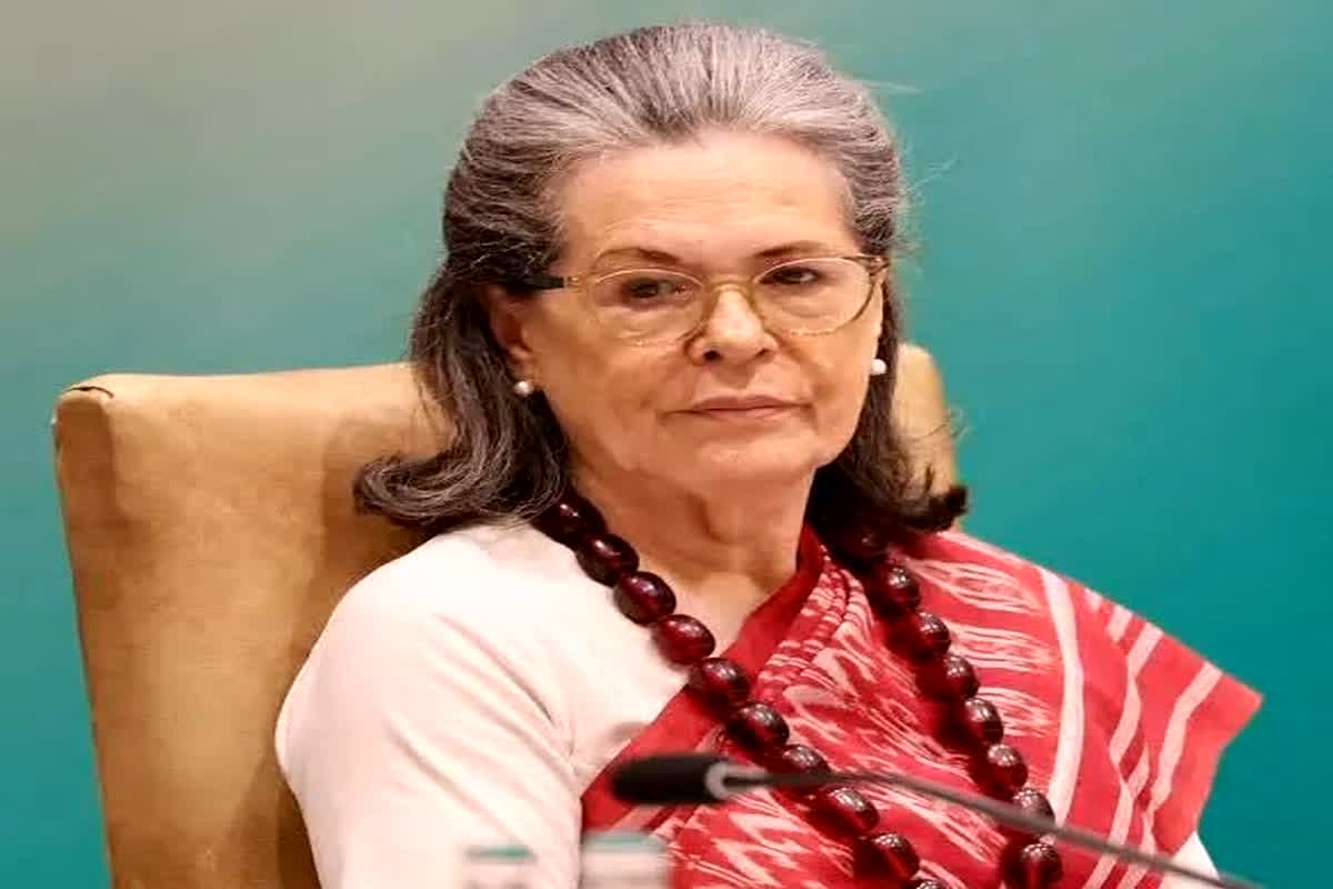 Sonia Gandhi News: जन्मदिन के मौके पर सोनिया गांधी को लगा बड़ा झटका, राऊज एवेन्यू कोर्ट ने इस मामले में जारी किया नोटिस, दिल्ली पुलिस से भी मांगा जवाब