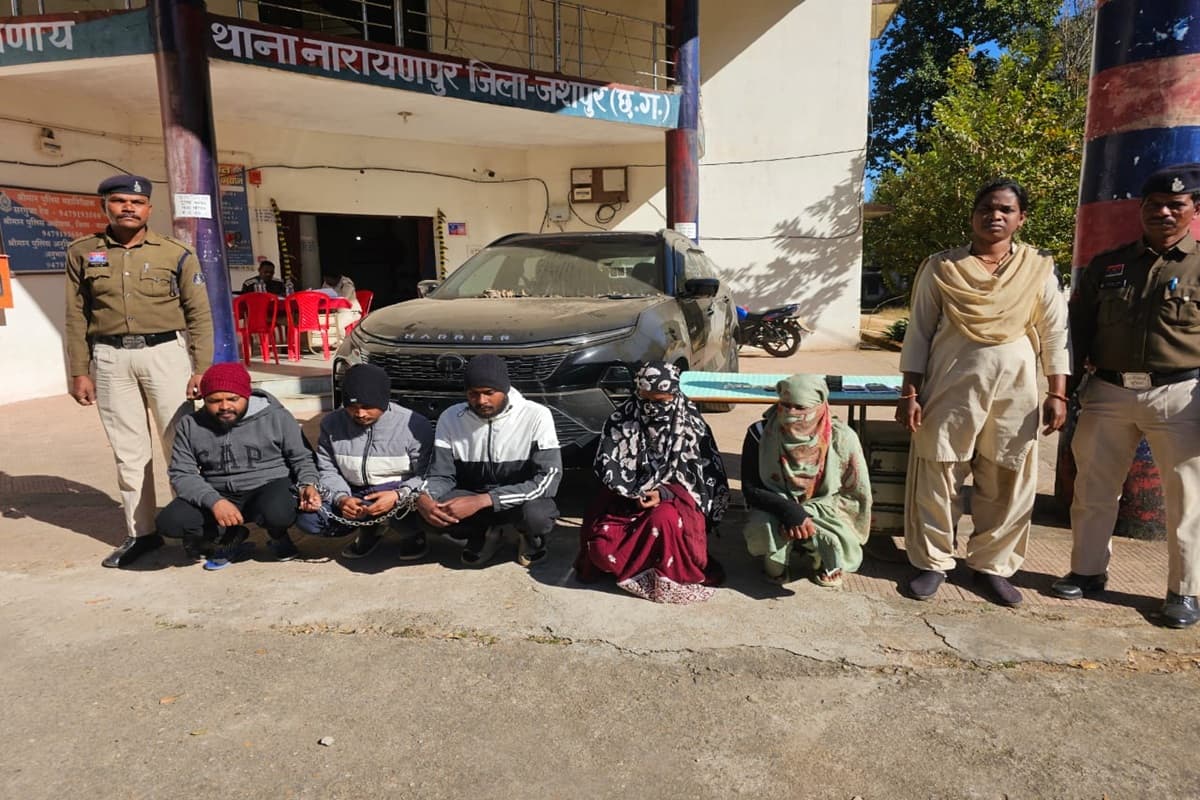 Jashpur RTO House theft : i phone की लालच में 51 लाख की चोरी! RTO अधिकारी की भतीजी ही निकली मास्टरमाइंड, पुलिस ने बॉयफ्रेंड संग होटल से दबोचा