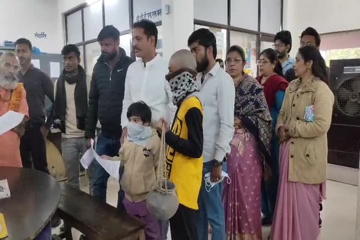 Ashes Stolen Muktidham : बिलासपुर में मुक्तिधाम से अस्थियों की चोरी, पति की ​अस्थियां चुराते CCTV में कैद हुई गायब पत्नी, जानें रोचक मामला