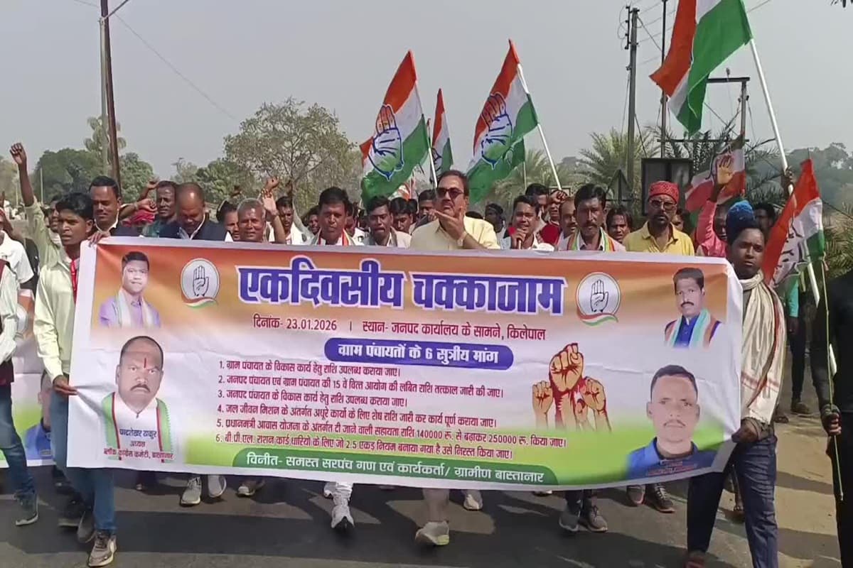 Bastar villagers angry: बस्तर में सड़कों पर उतरे 33 गांवों के सरपंच, नेशनल हाईवे पर किया चक्काजाम, जानें क्यों ग्रामीणों में भड़का आक्रोश