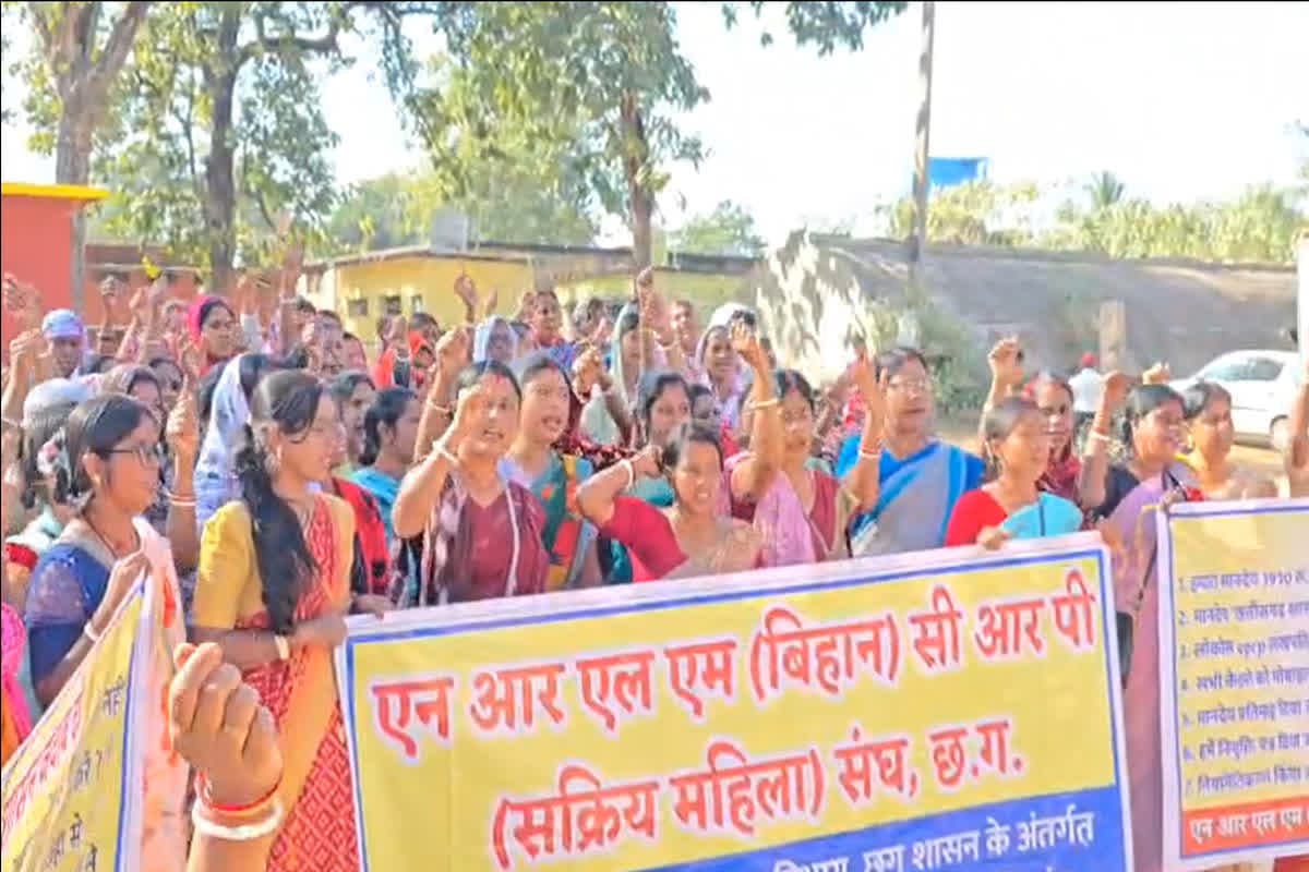 CG Bihan Women Strike News: नए साल में समूह की महिलाओं को मिलेगी नियमितीकरण की सौगात? 7 सूत्रीय मांगों को लेकर दिया अल्टीमेटम, मानदेय बढ़ोतरी की भी मांग