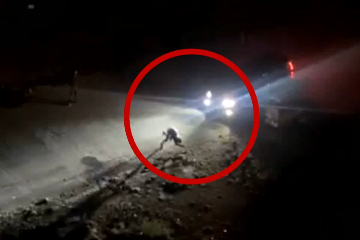 Indore Car Viral Video: सड़क पर खड़ा युवक, तेज रफ्तार कार से कुचलने सीधे उसी की ओर… खौफनाक वीडियो देख कांप उठी लोगों की रूह