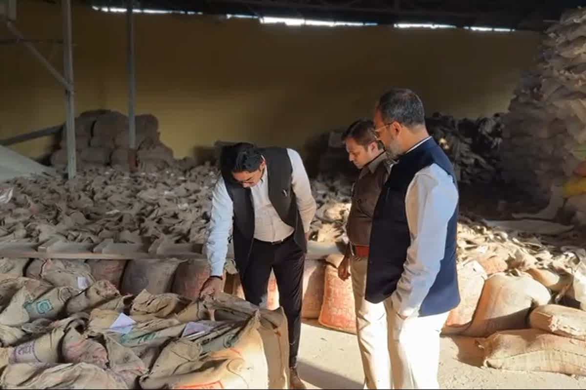 Mungeli Rice Mill Raid: छत्तीसगढ़ में सरकारी धान पर डाका! इस जिले में इतने हजार क्विंटल धान जब्त, 14 राइस मिल किए सील