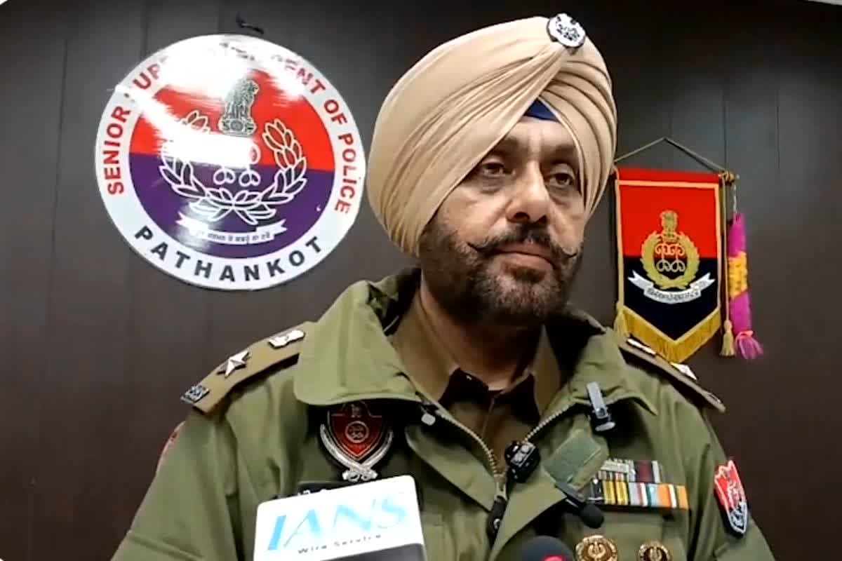 Pathankot Spy Arrested: महज 15 साल का मुखबिर गिरफ्तार.. पाकिस्तान के ISI को भेजा करता था गोपनीय वीडियो और फोटो, जानें कैसे फंसा आतंकियों के चंगुल में