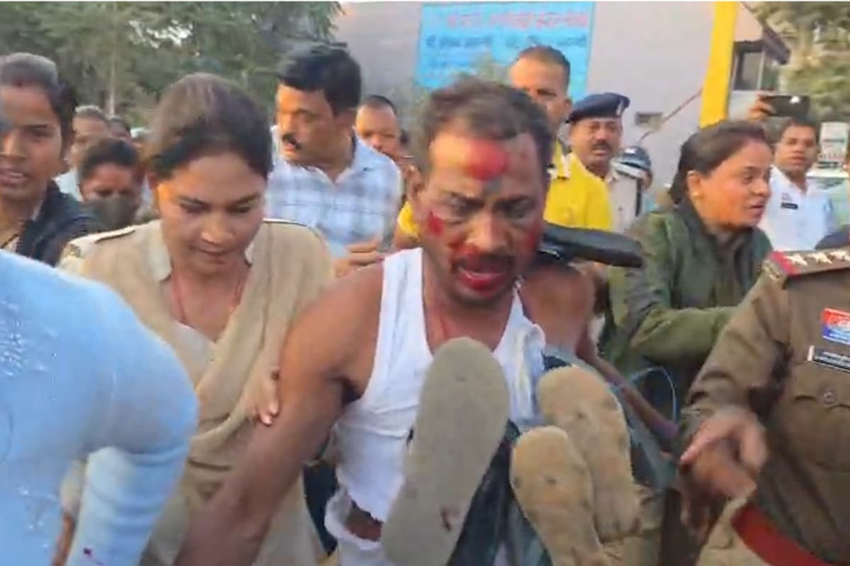 Tamnar Mahila Aarakshak News: मुंह पर लिपस्टिक.. गले में जूतों की माला, महिला आरक्षक को अर्धनग्न कर मारपीट करने वाला गिरफ्तार, इस जगह पर छिपा था आरोपी