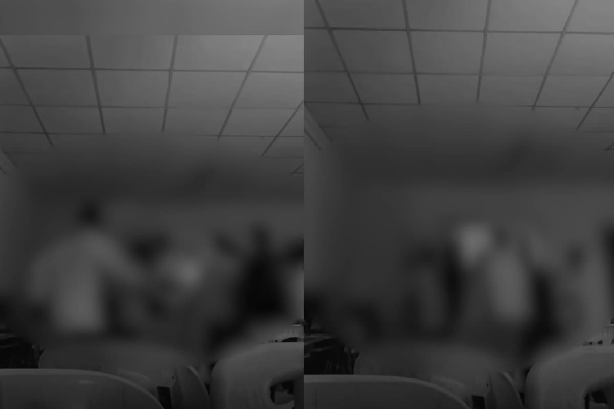 Students Viral Dance Reel: स्कूल के क्लासरूम में पढ़ाई की जगह ऐसा काम कर रहे थे छात्र, अब सोशल मीडिया पर वायरल हो रहा वीडियो