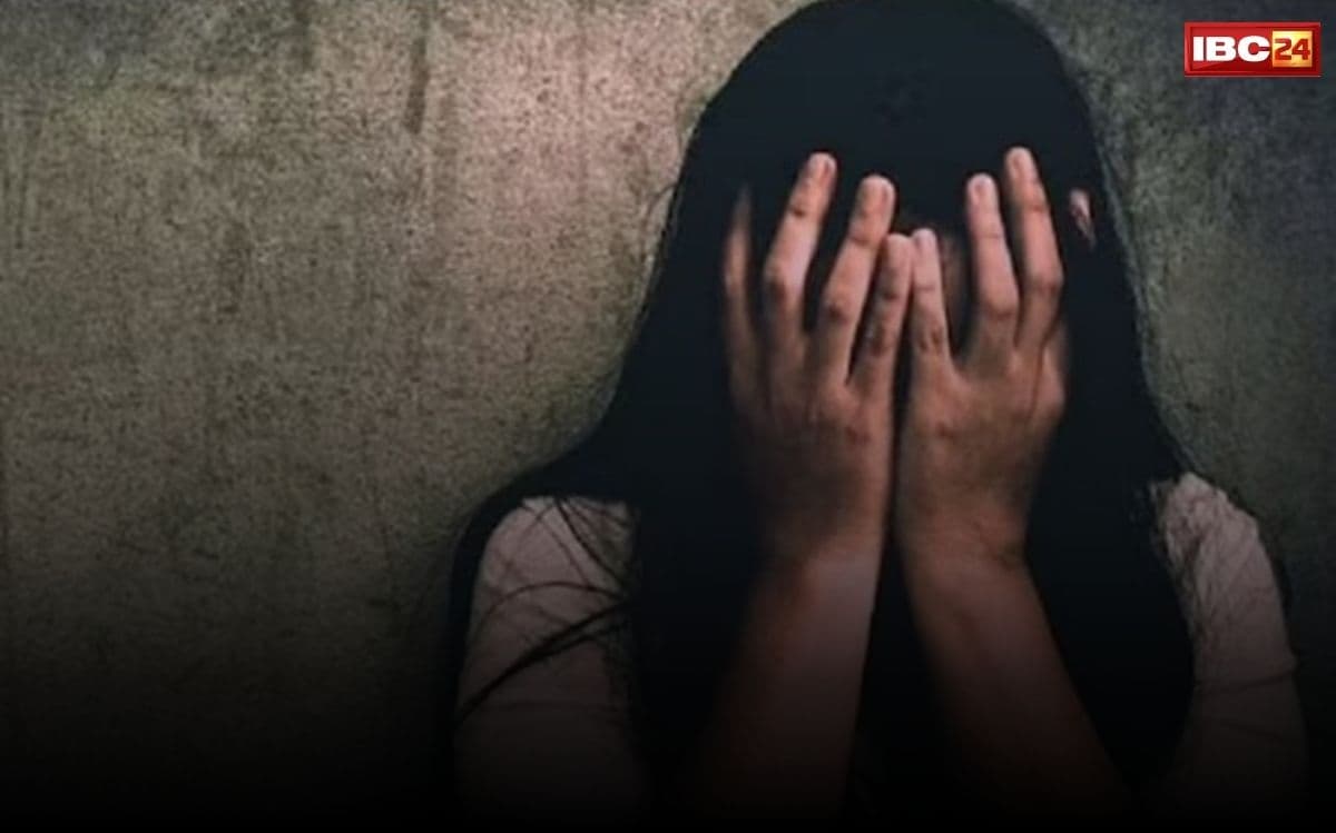UP Crime News: नर्सिंग छात्रा के साथ ट्रेनी डॉक्टर ने की हैवानियत, इस बात की धमकी देकर कई बार मिटाई हवस, और फिर…