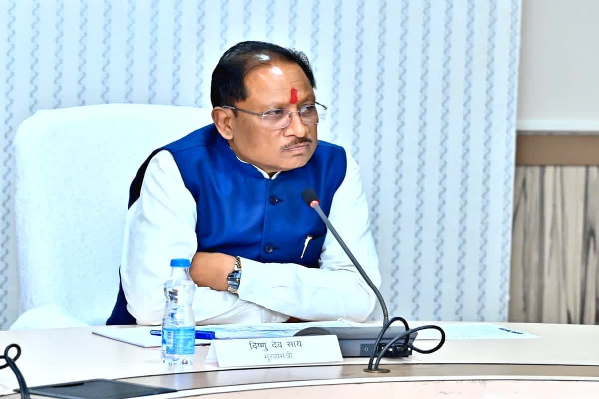 Chhattisgarh Naxalite News: लाल आतंक गिन रहा अंतिम सांस! सुकमा में एक साथ 29 नक्सलियों ने डाले हथियार; मुख्यमंत्री विष्णु देव साय ने X पर लिखा- ‘यह स्थिरता और भरोसे का प्रमाण है’