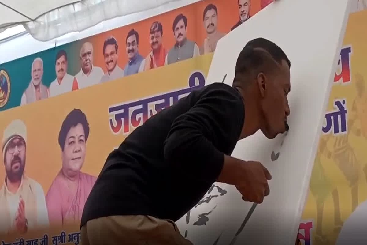 Chhindwara News: भरी सभा के बीच युवक ने अपनी जीभ से किया कुछ ऐसा, कार्यक्रम में शामिल सांसद-पूर्व राज्यपाल भी रह गईं हैरान, video मचा रहा बवाल
