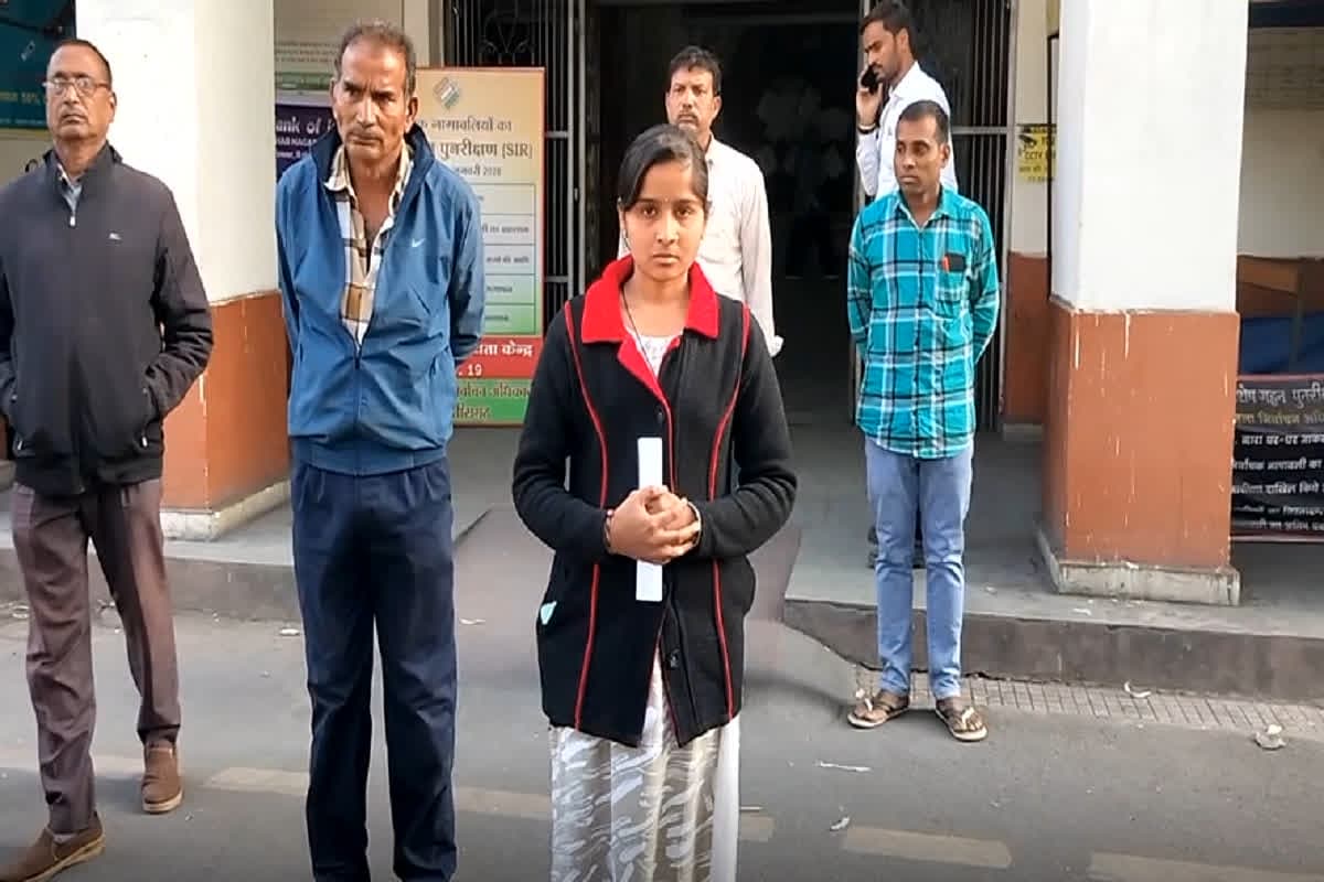 Tamnar Coal Block Dispute Case: महिला आरक्षक की वर्दी फाड़ने वाला आरोपी के बचाव में आया परिवार, बेटी बोली- केवल न्यायालय को दंड देने का अधिकार