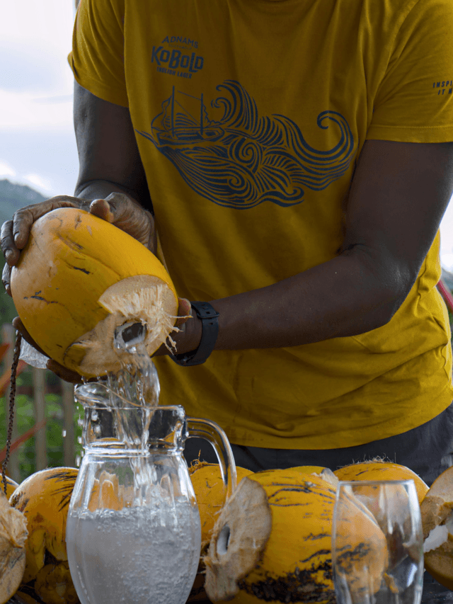 Benefits of Coconut Water: सर्दियों में नारियल पानी पीने से दूर रहती हैं ये परेशानियाँ