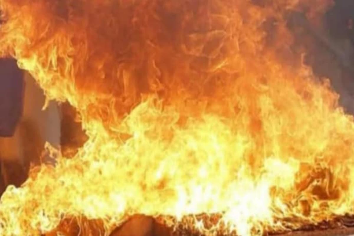 Raipur DEO Office Fire : रायपुर DEO ऑफिस में लगी भीषण आग, स्टोर रूम में रखे डॉक्यूमेंट जलकर खाक, फायर ब्रिगेड की 3 गाड़ियां मौके पर