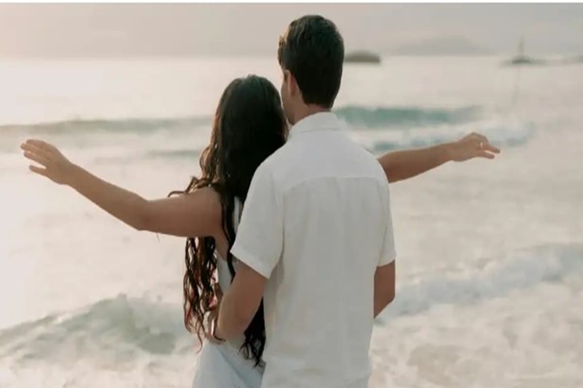 Shayari in Hindi: शायरी में कहें अपनों से अपने दिल की बात, Attitude, Romantic , Love Shayari में व्यक्त करें जज्बात
