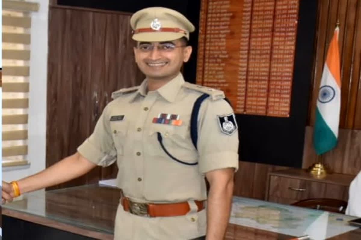 IPS officer Abhishek Tiwari Resigned: तेज तर्रार IPS अभिषेक तिवारी ने दिया इस्तीफा, राष्ट्रपति द्वारा वीरता पदक से हो चुके हैं सम्मानित