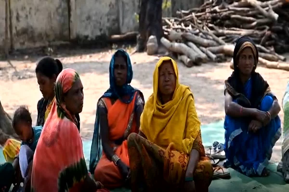 Naxal News Chhattisgarh: ‘नक्सली खत्म हो गए हैं, इसलिए हम वापस गांव आए’, कभी माओवाद के डर से भागे ग्रामीण आज उसी जमीन पर बना रहे पक्का घर, पढ़िए किसे दिया धन्यवाद