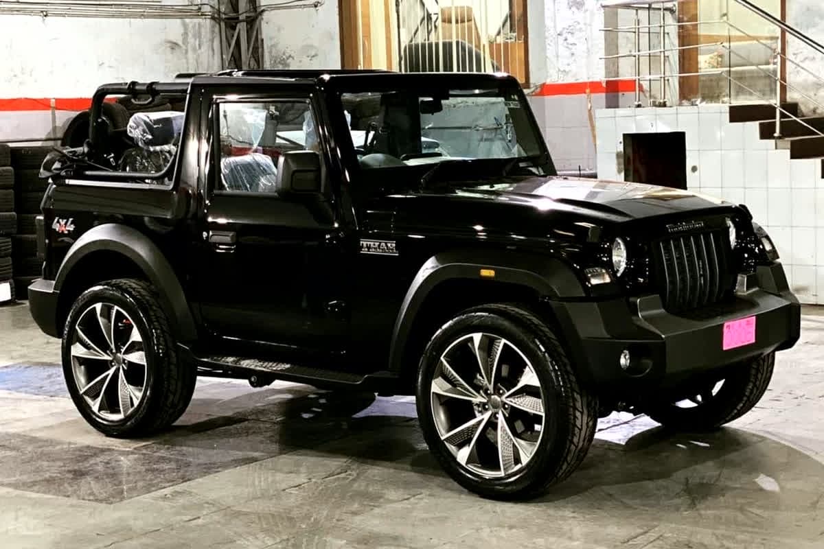 Mahindra Thar Price Hike: थार खरीदने की कर रहे हैं प्लानिंग, तो बढ़ा लें बजट, महिंद्रा ने बढ़ाई Compact SUV की कीमत