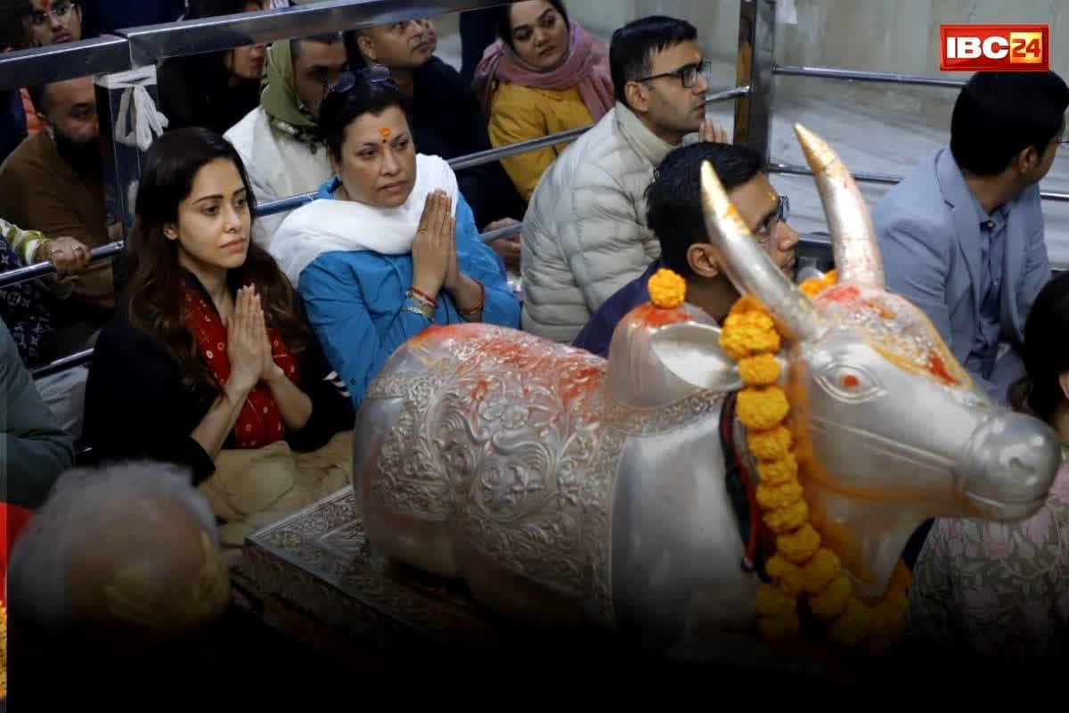Nushrat Bharucha Ujjain Controversy: एक्ट्रेस नुसरत भरूचा ने महाकाल मंदिर में टेका माथा, तो भड़क गए मौलाना, जारी किया फतवा बोले- मांगो अल्लाह से माफी