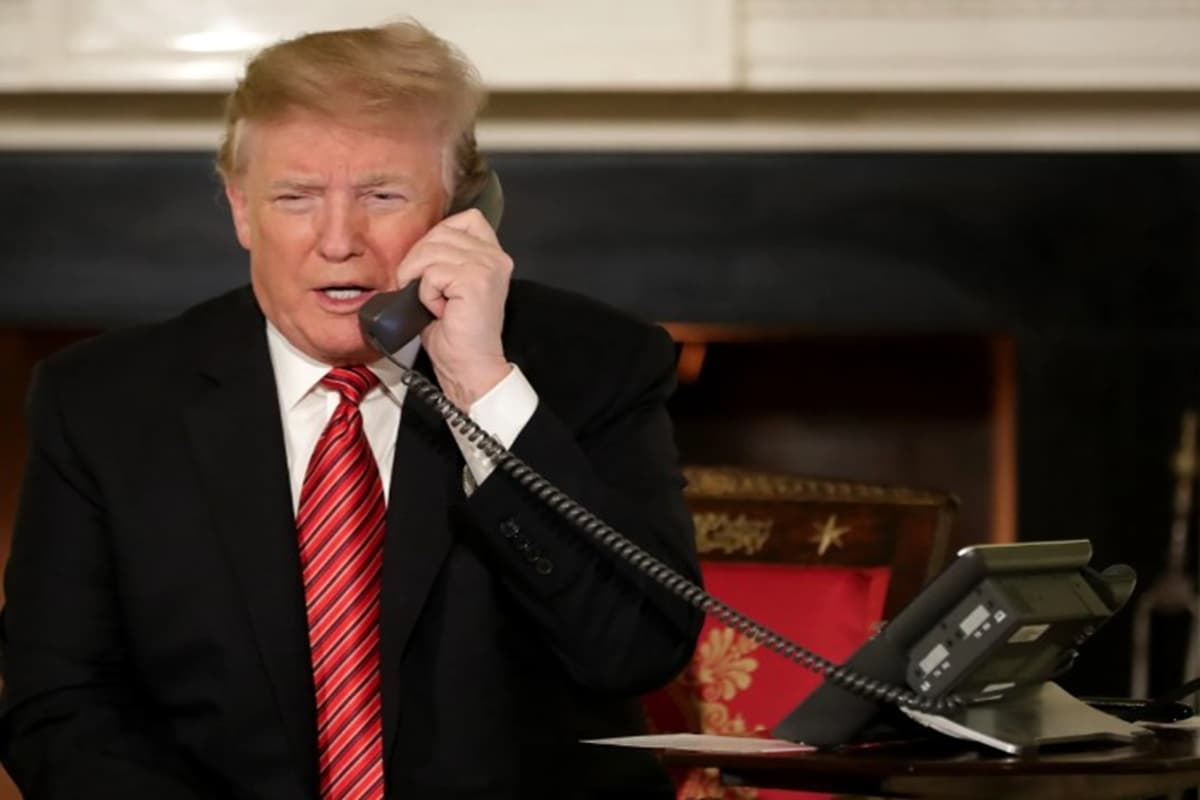 Why Trump Stops Iran Strike: रनवे पर रेडी थे फाइटर जेट, बरसने को बेताब थे B-2 बॉम्बर, तभी आया ट्रंप के ‘खास दोस्त’ का फोन और टल गया ईरान से महायुद्ध!