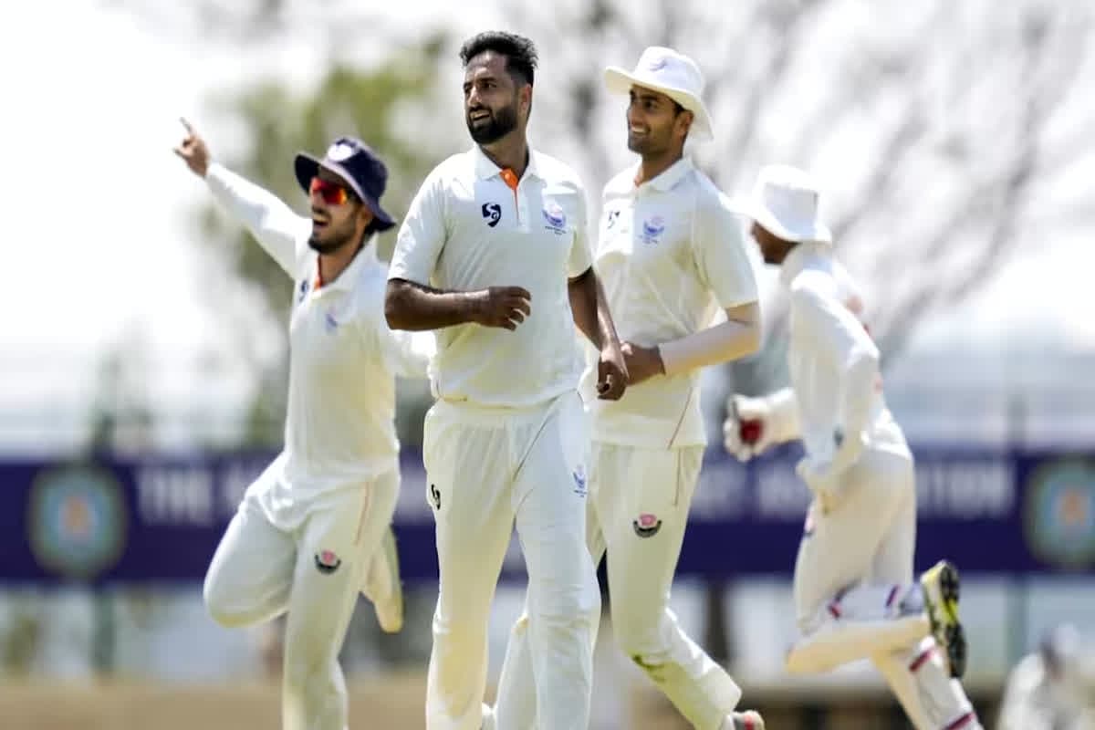 Auqib Nabi Ranji Trophy Final: 10 मैचों में 60 विकेट… रणजी ट्रॉफी में बन गए सबसे बड़े मैच विनर, अब फाइनल में भी कहर बरपा रहा ये कश्मीरी गेंदबाज