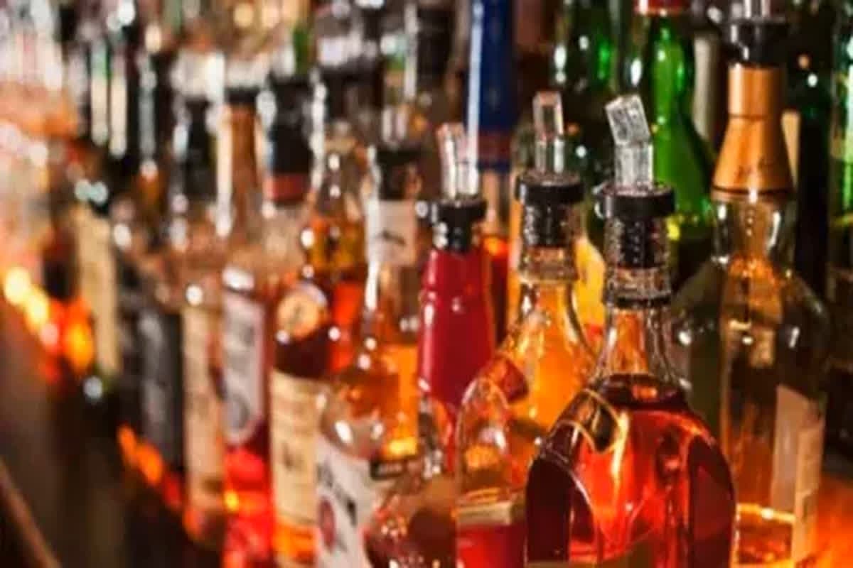 Chhattisgarh Liquor Scam: शराब घोटाले में एक और बड़ा एक्शन,कमीशन का पैसा इधर-उधर करने वाला अफसर चढ़ा हत्थे, खुल सकते है कई बड़े राज़