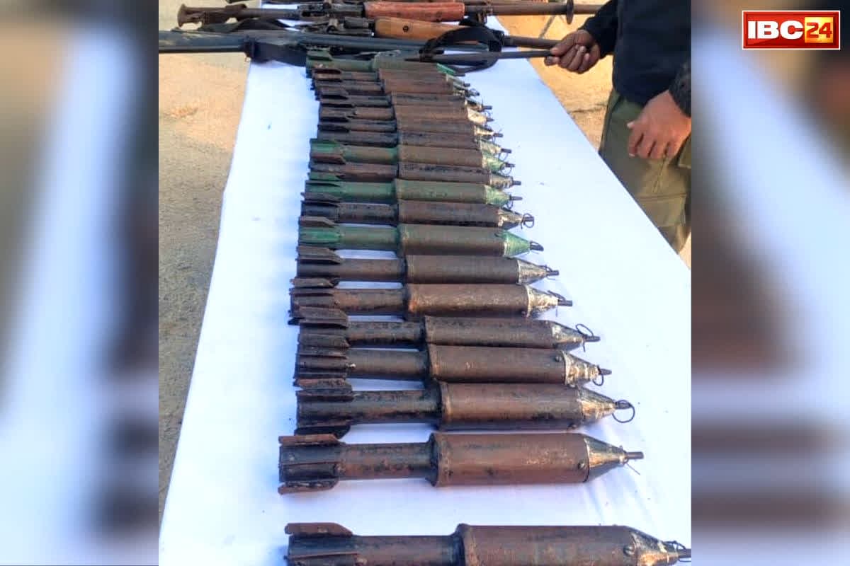 Chhattisgrah Naxalite News: दम तोड़ते माओवाद के बीच जब्त हुआ ‘मौत का सामान’.. सुरक्षाबलों के हाथ लगा हथियार-गोलाबारूद का जखीरा, देखें वीडियो