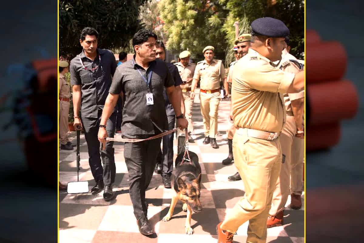 Delhi School Bomb Threat: राजधानी के इन 9 बड़े स्कूलों को बम से उड़ाने की धमकी, सुबह-सुबह मचा हड़कंप, खाली कराए गए स्कूल, तलाश अभियान जारी