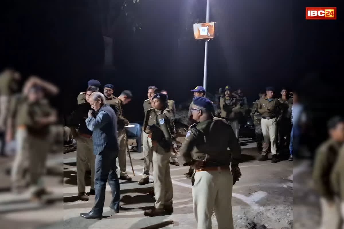 Mandla Mandir Vivad : मूर्ति स्थापना को लेकर दो समुदायों के बीच भारी तनाव.. पुलिस और प्रशासन ने गाँव में डाला डेरा, जानें क्या है विवाद