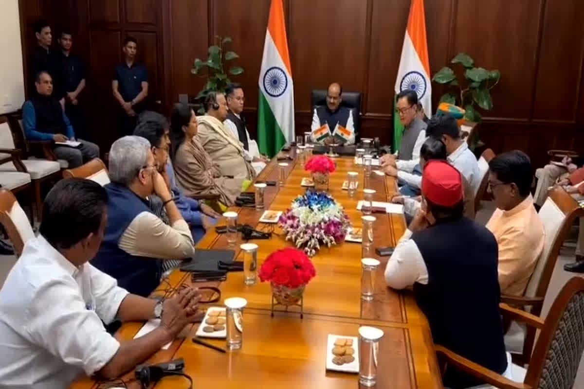 Vande Bharat: मिडिल ईस्ट जंग पर आर-पार, विपक्ष है साथ पर कांग्रेस नाराज!… सर्वदलीय बैठक से नदारत रहे दिग्गज, भारत की कूटनीति पर क्या असर डालेंगे जंग के ये हालात?
