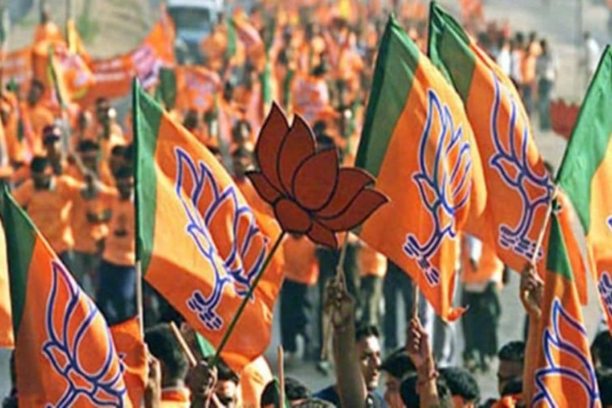 MP Political News: बढ़ सकती है भाजपा सरकार के इस मंत्री की मुश्किलें! कांग्रेस ने चुनाव आयोग से की शिकायत, कहा- हलफनामे में नहीं किया था अपराध का उल्लेख
