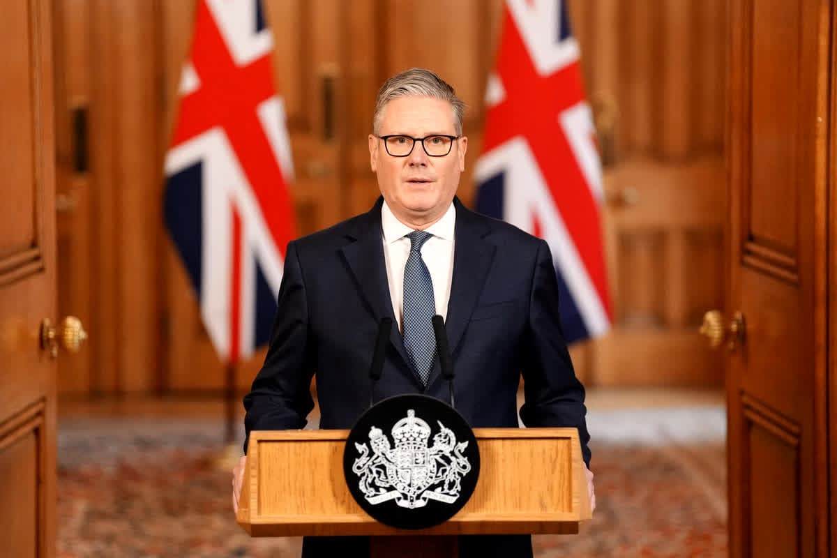 Britain PM Iran Airstrikes Decision: ट्रंप हुए निराश… ईरान हमले पर ब्रिटेन का यू-टर्न? संसद में पीएम स्टार्मर ने दिया बड़ा जवाब, हवाई हमलों पर कह दी ये बड़ी बात
