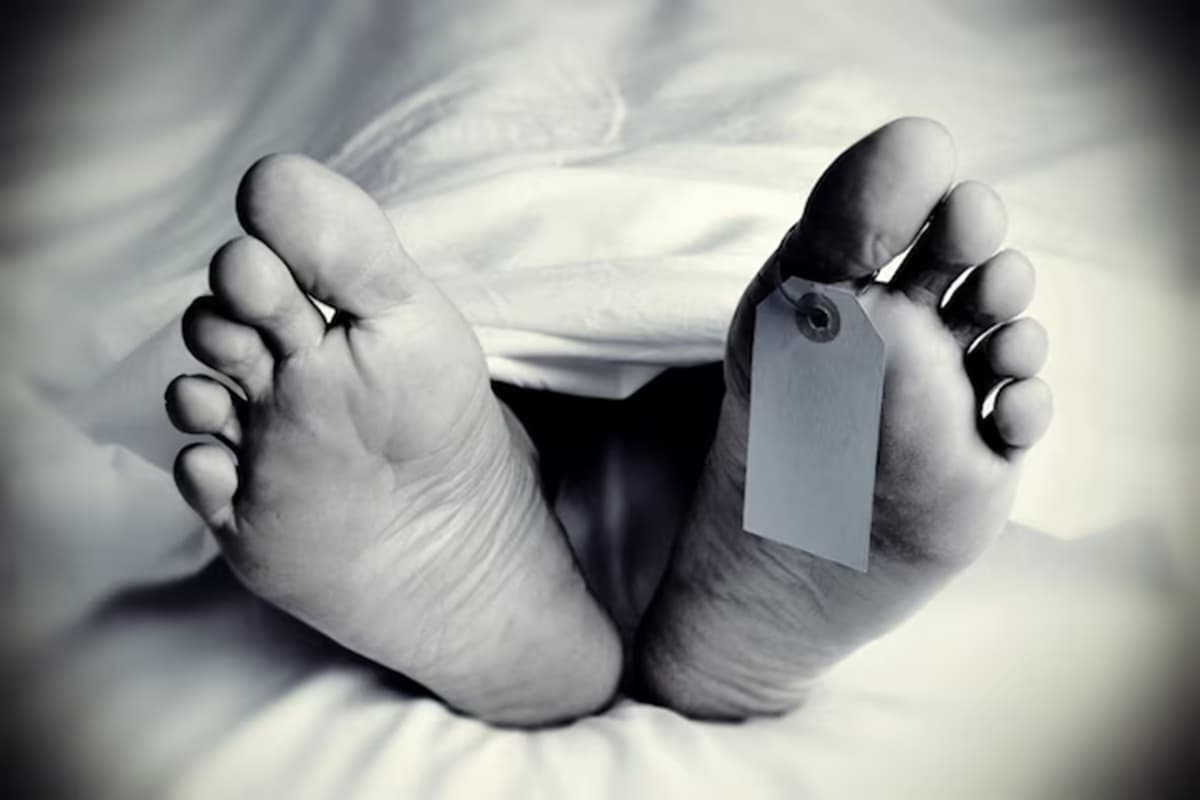 Barwani Road Accident News: बिखर गया हंसता खेलता परिवार, एक झटके में चली गई पति-पत्नी की जान, मासूम की हालत गंभीर
