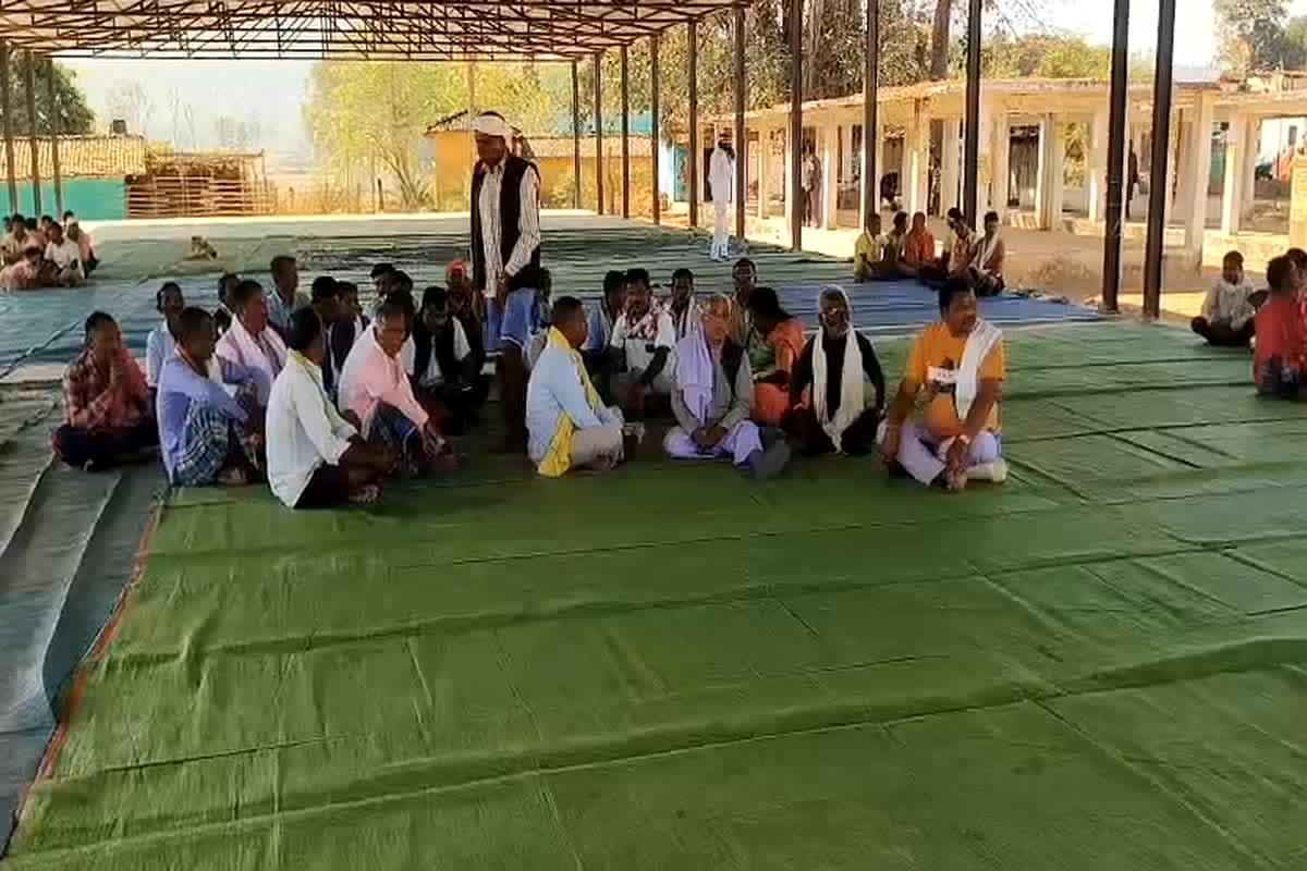 Ghar Wapsi in Chhattisgarh :छत्तीसगढ़ के इस ज़िले में फिर घर वापसी की लहर, इतने लोगों ने ईसाई धर्म छोड़ कर अपनाया सनातन धर्म, मंत्रोच्चारण के साथ हुआ स्वागत