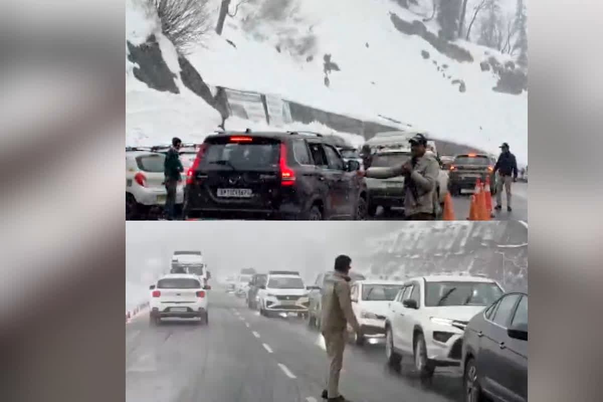 Himachal Pradesh Snowfall : भारी बर्फबारी से मौसम हुआ सुहाना! देशभर के सैलानी पहुंचे मनाली, जाम में फंसी हजारों गाड़ियां, देखें वीडियो