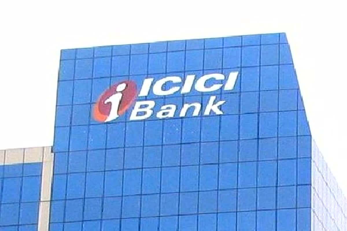 ICICI Bank Share Price: शेयर में बड़ा भूचाल! एक महीने में 12% की गिरावट और अब 52 हफ्ते के लो पर पहुंचा स्टॉक, निवेशकों के 1.2 लाख करोड़ साफ