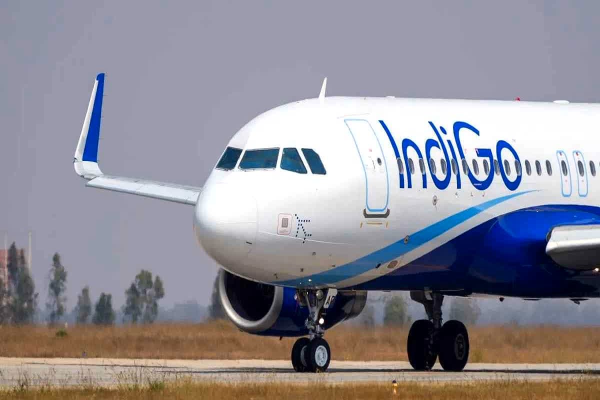 Indore Airport Flight Divert News: घंटों तक आसमान में चक्कर लगाती रही इंडिगो की फ्लाइट्स! इस वजह से नहीं हो पा रही थी लैंडिंग, यात्रियों को झेलनी पड़ी भारी मुसीबत