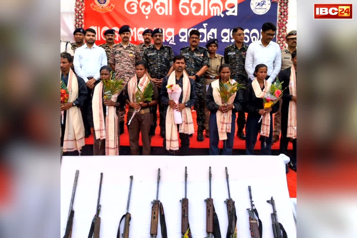 Kalahandi Naxalites Surrender News: यहां 11 नक्सलियों ने हथियार के साथ किया सरेंडर.. इस डिवीजन में सिर्फ 15 माओवादी ही बाकी.. दो जिले नक्सल-मुक्त
