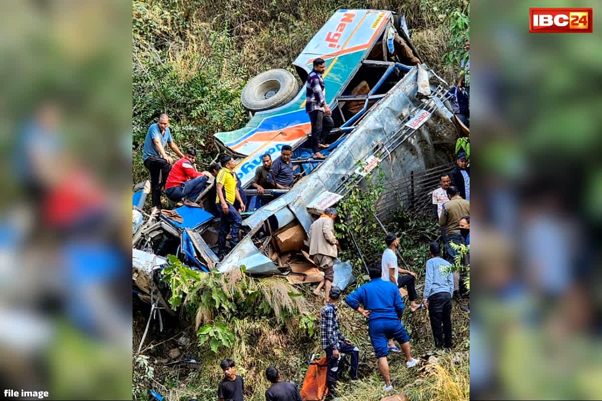 Odisha Bus Accident News: यहां बेहद खौफनाक सड़क हादसा, चट्टान से टकराकर पलट गई टूरिस्ट बस, ड्राइवर समेत इतनों की मौत