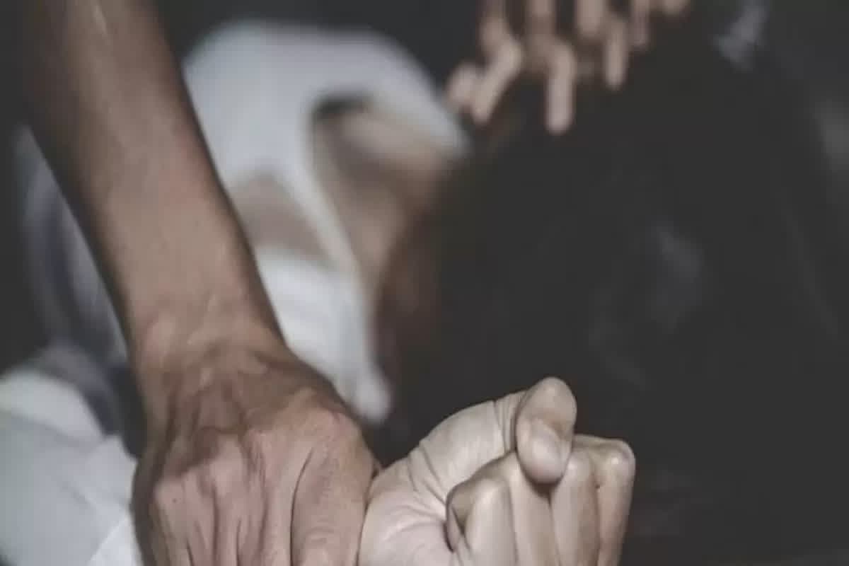 CG Rape News: शादी का झांसा देकर ASI ने महिला से किया ये घिनौना काम, फिर न्यूड वीडियो बनाकर किया ब्लैकमेल