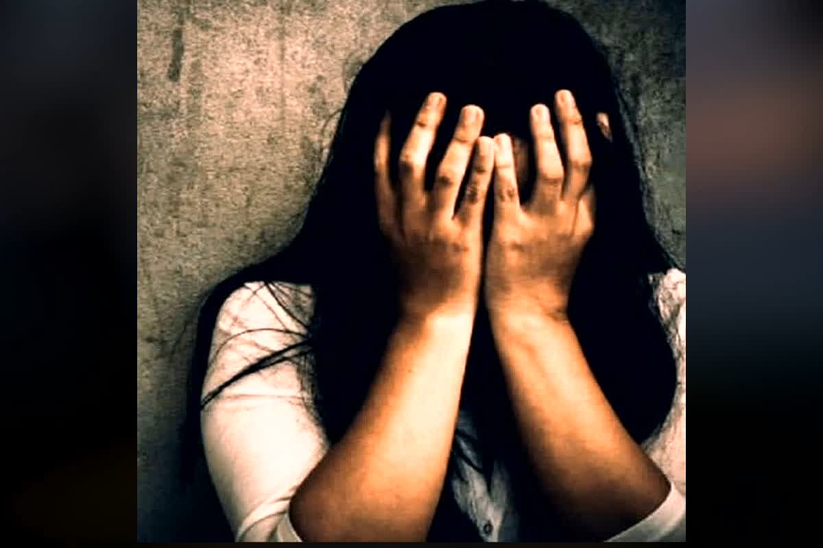 CG Rape News: पहले बांधे भाई के हाथ-पैर, फिर 3 दरिदों ने जंगल में लूट ली युवती की अस्मत, छत्तीसगढ़ के इस जिले में हैवानियत की हदें पार