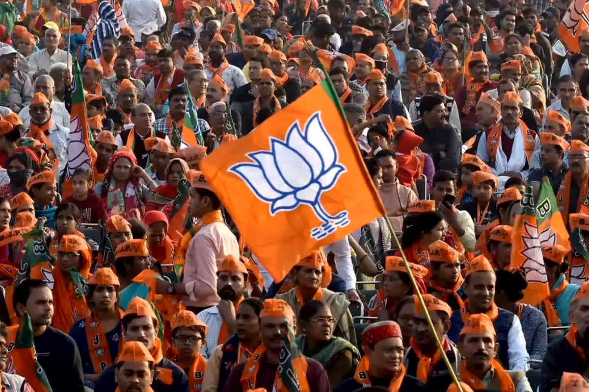 BJP Nari Shakti Vandan Adhiniyam Protest : सावधान! दोपहर 12 बजे से शाम 6 बजे तक राजधानी के इन रास्तों पर जाने की न करें गलती , इस वजह से पुलिस ने रातों-रात बदला रूट प्लान