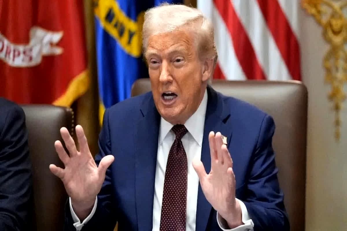 Donald Trump Iran News : होर्मुज की खुद निगरानी करेगा अमेरिका! ट्रंप बोले- ईरान को टोल देने वाले जहाजों को रोकेंगे, नाकाबंदी की तैयारी शुरू