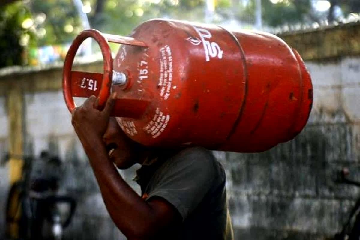 LPG Cylinder New Rules: अब LPG सिलेंडर की होगी सिर्फ होम डिलीवरी, बीजेपी सरकार का बड़ा फैसला