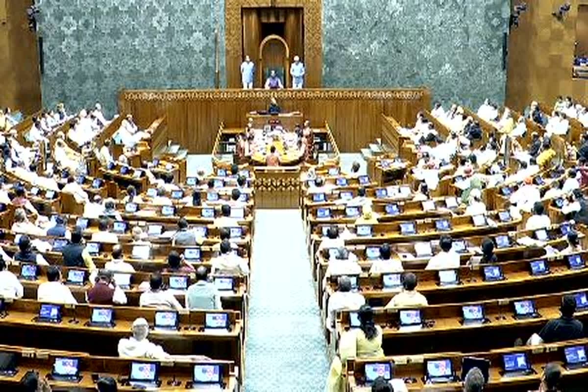 women Reservation Bill India: ऐतिहासिक बदलाव के साथ मोदी सरकार ने लोकसभा में पेश किया महिला आरक्षण बिल.. लेकिन विपक्ष क्यों उठा रहा है सवाल?.. आप भी जानें