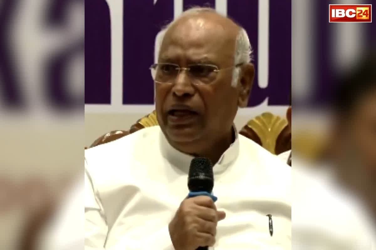 Mallikarjun Kharge EC Notice: PM मोदी को ‘आतंकवादी’ कहकर घिरे मल्लिकार्जुन खरगे, अब चुनाव आयोग ने भेजा नोटिस, पढ़िए क्या है पूरा मामला