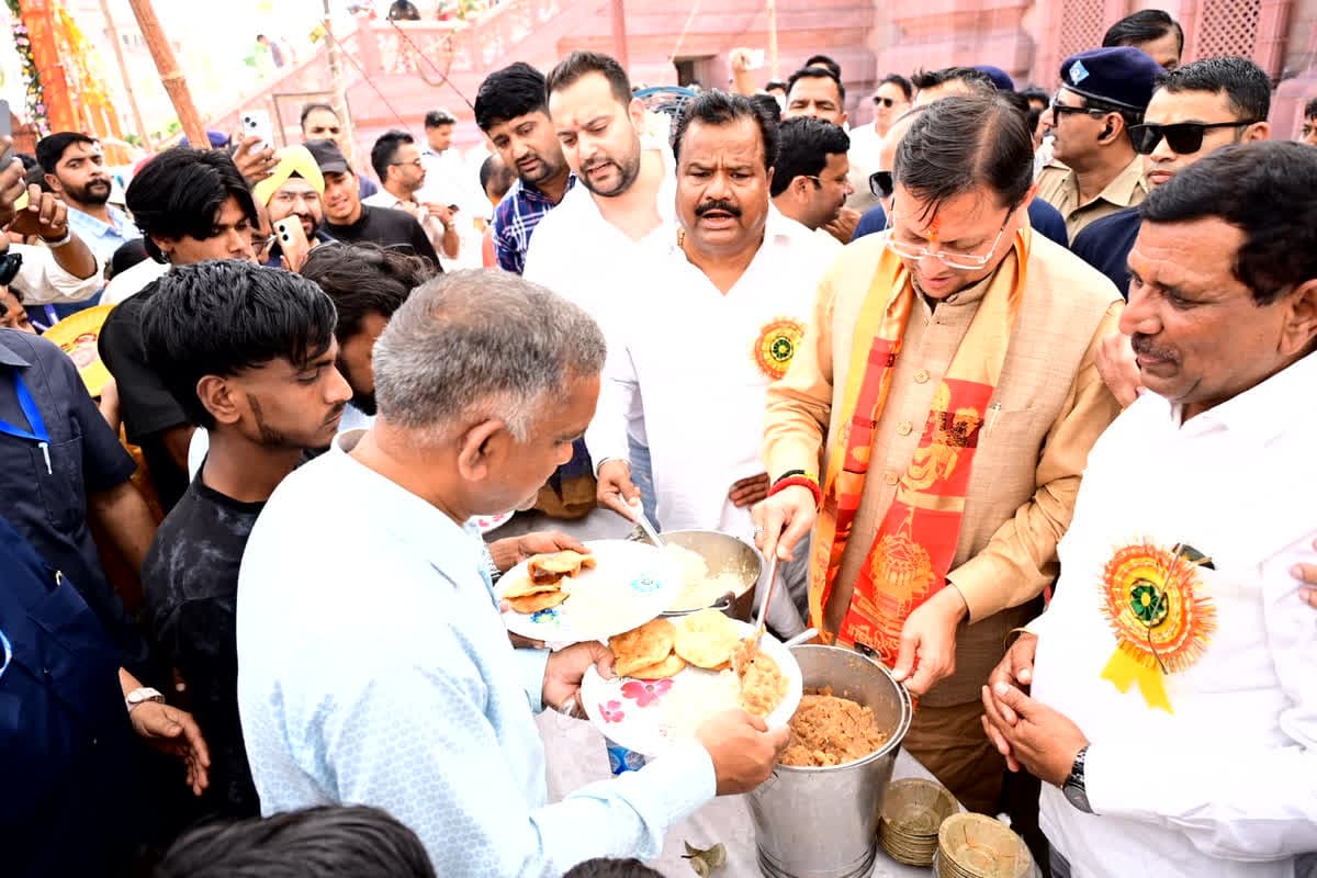 Pushkar Singh Dhami News: जयंती पर CM पुष्कर सिंह धामी ने की छोई के हनुमान धाम में पूजा-अर्चना.. की राज्य के लोगों के सुख-समृद्धि की कामना, साझा किये अनुभव