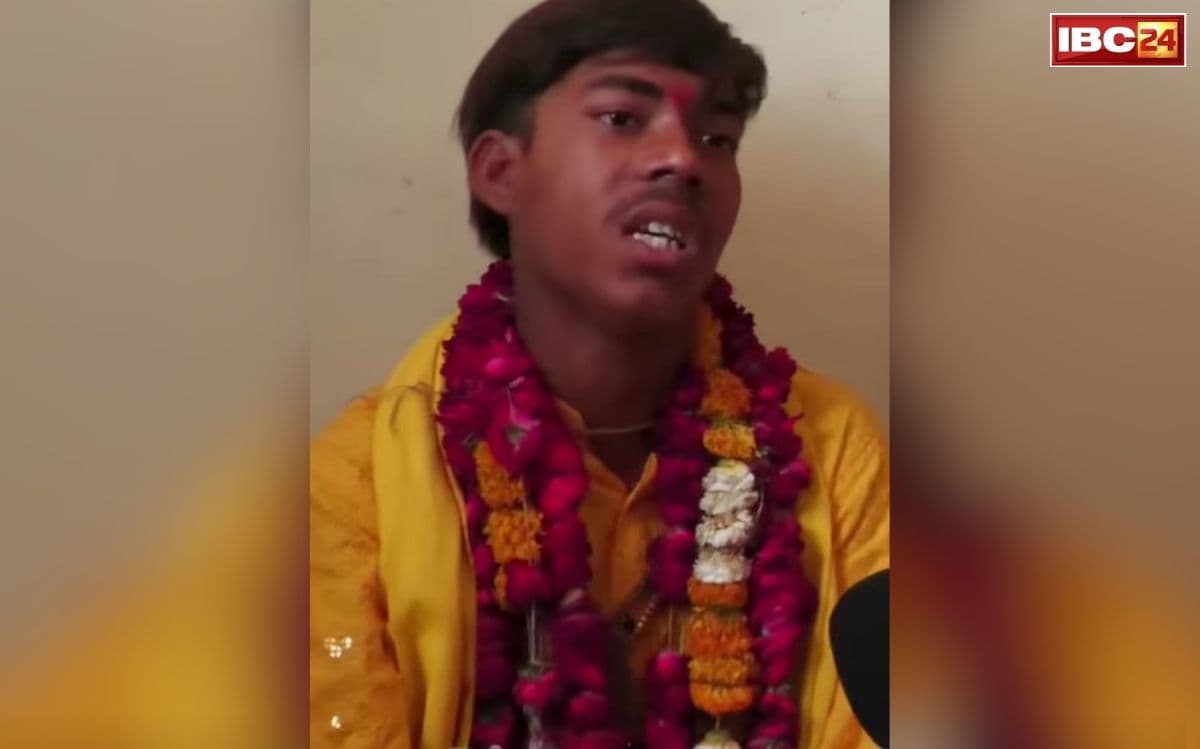 Ajjar Par Baba Chhatarpur: ई-रिक्शा चलाना छोड़ 16 साल का किशोर बना बाबा, कैंसर से लेकर भविष्य… सब ठीक करने का दावा, 9वीं फेल ‘अजय पार बाबा’ सोशल मीडिया में हो रहे ट्रोल