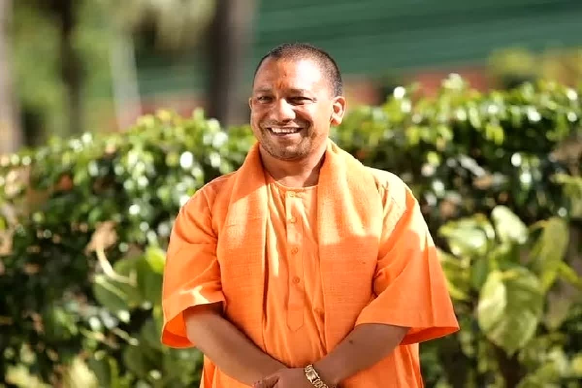 CM Yogi Adityanath News: प्रधानमंत्री के ’12 साल विश्वास के, विकास के,जनकल्याण के’, सीएम योगी ने पीएम मोदी को दी बधाई